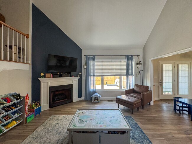 Building Photo - Well-Maintained 4 Bed 2.5 Bath Home with a Pool