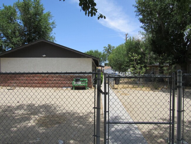 Building Photo - West Lancaster Duplex