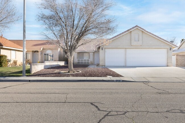 Building Photo - West Lancaster4 bedroom + bonus room