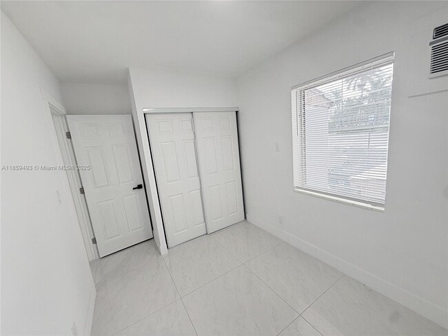 Building Photo - 254 E Dania Beach Blvd