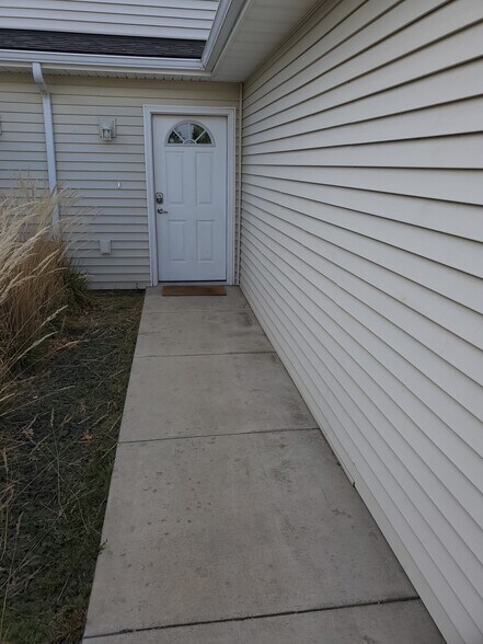 Building Photo - 5209 E Upriver Dr