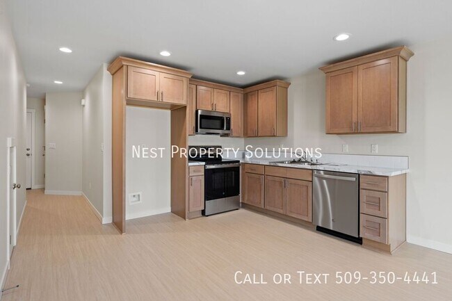 Building Photo - 1613 W Lee St