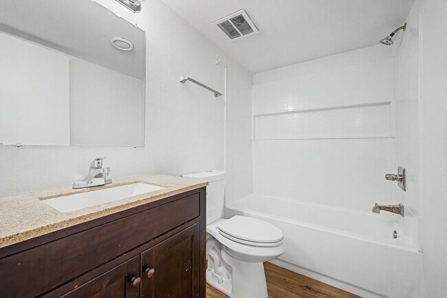 Building Photo - Remodeled 2 bedroom 2 bathroom