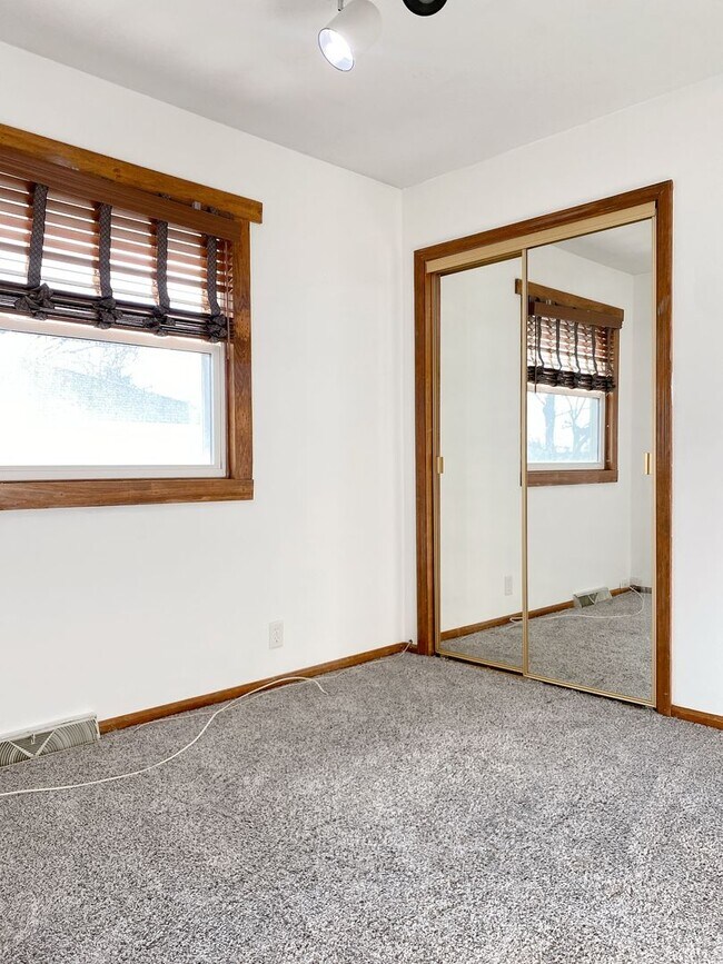 Building Photo - 3BD, 2BTH Bellevue Charmer Ready for YOU, $2,300!!