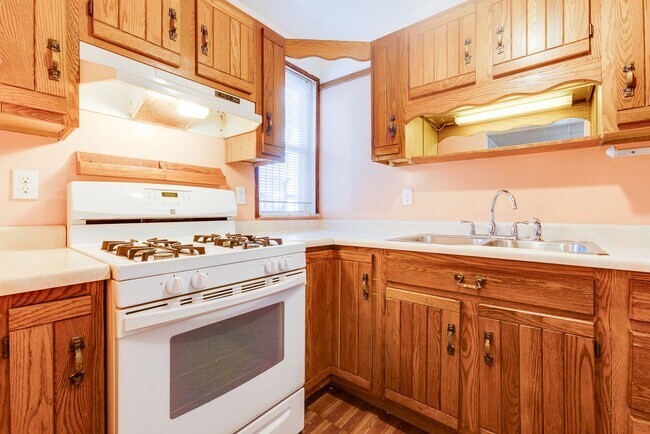 Building Photo - AVAILABLE NOW! 3 bed, 2 bath AMAZING House in Allentown!!!