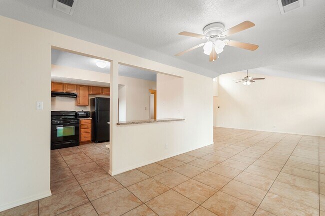 Building Photo - 270 Littler Dr SE