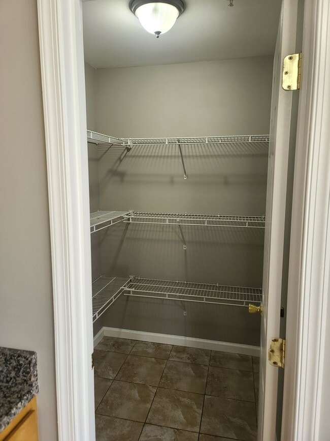 Building Photo - 3 Bedroom 2 1/2 bath townhouse in Waynesbo...