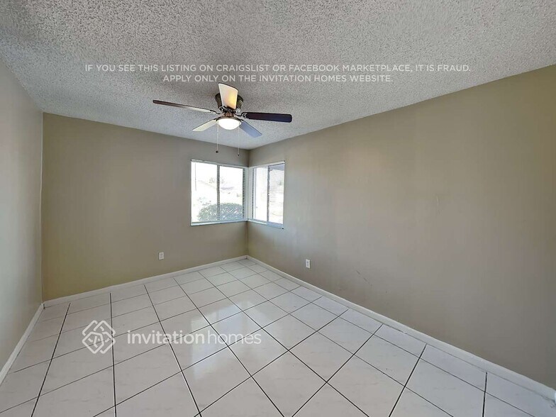 Building Photo - 9664 Carousel Cir S