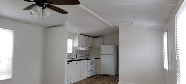 Building Photo - Ready to Move in