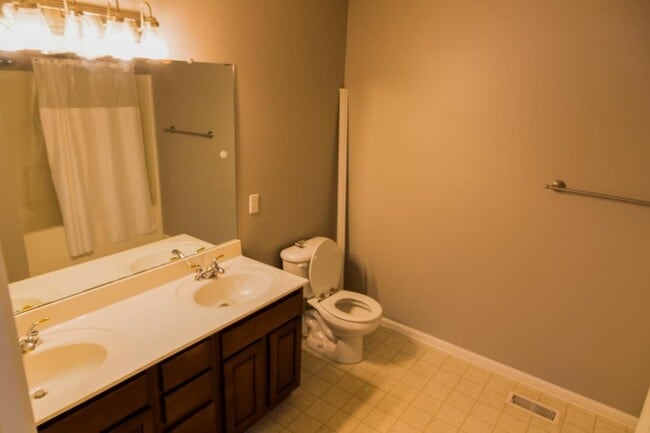 Building Photo - 14005 Kelly Dr