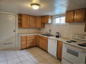 Building Photo - 1717 E Woodside Dr