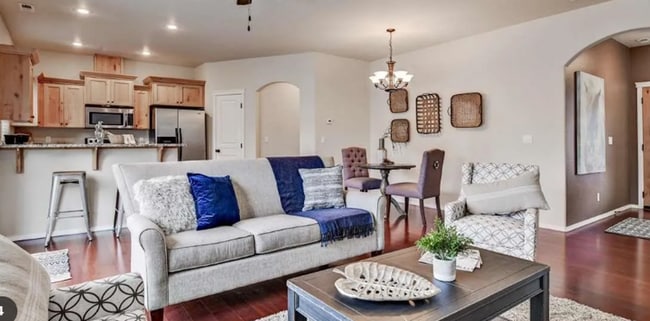 Building Photo - Charming Townhome located in a great area! Coming soon!