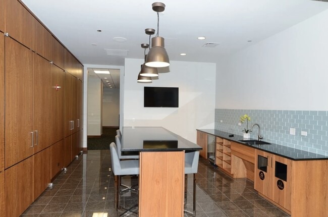 Building Photo - 420 E Waterside Dr