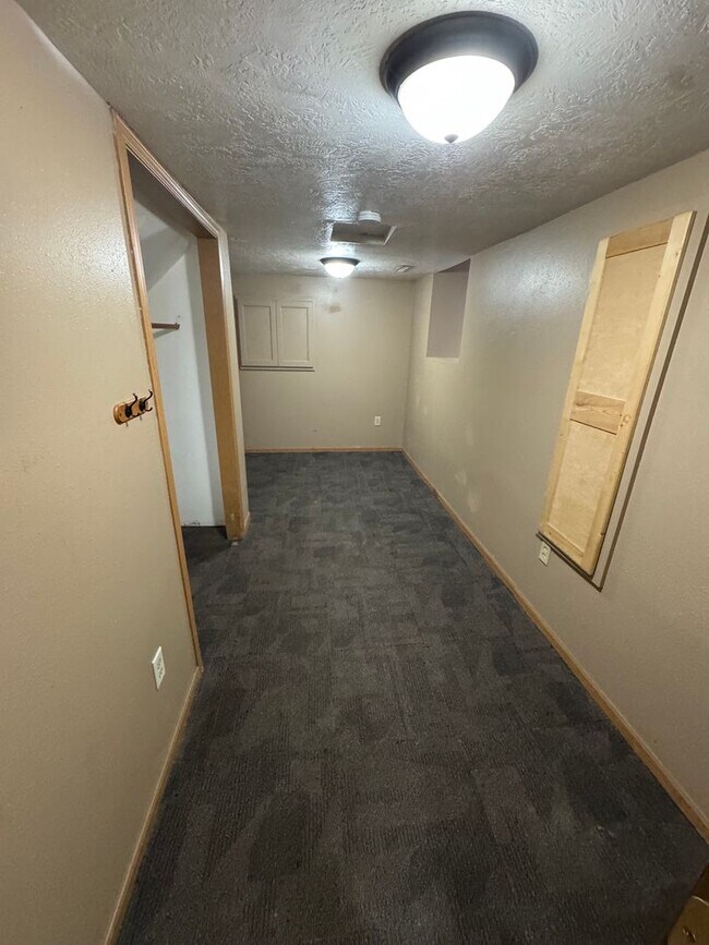 Building Photo - cozy 3 bedroom, 2 bath house