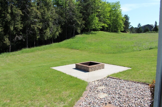 Building Photo - River Trail Estates Apartment Community