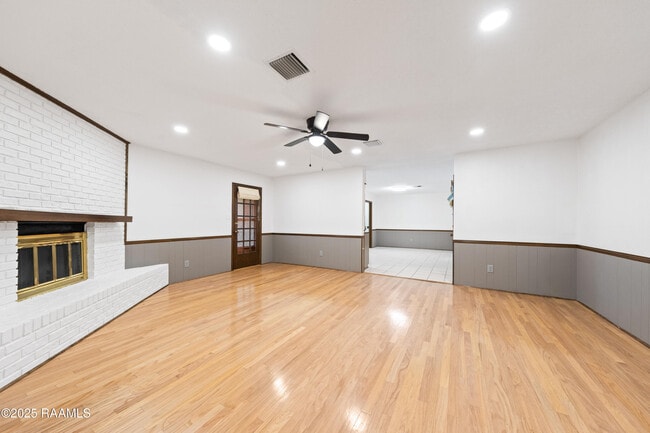 Building Photo - 102 Wisteria Dr