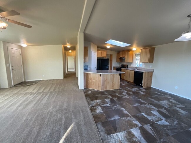 Building Photo - 3 Bed, 2 Bath Manufactured Home with a View