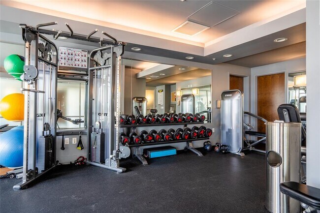 Building Photo - 300 Bowie St