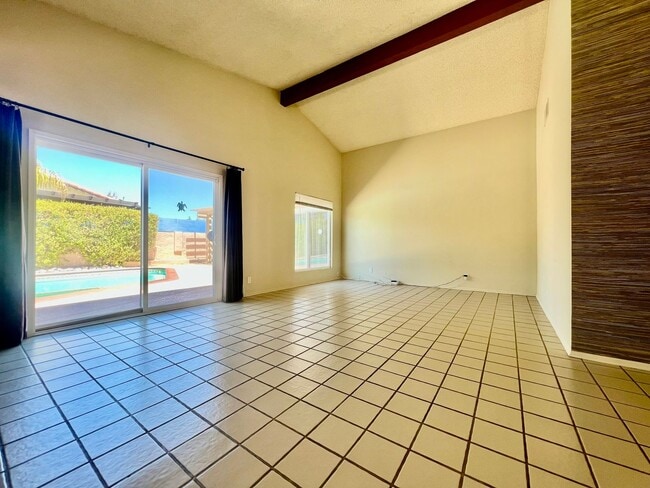 Building Photo - AVAILABLE NOW! 3 Bedroom 2 Bathroom POOL H...
