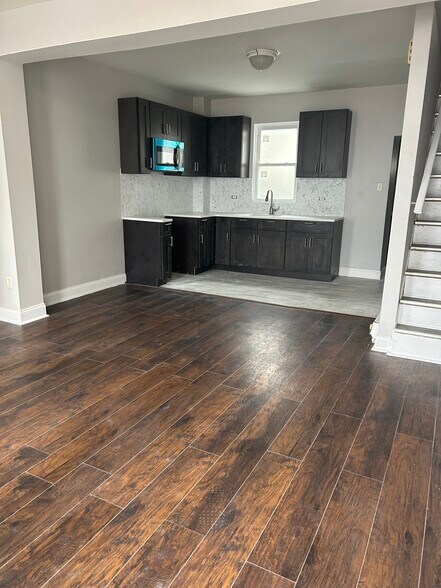 Modern kitchen - 3920 Coral St