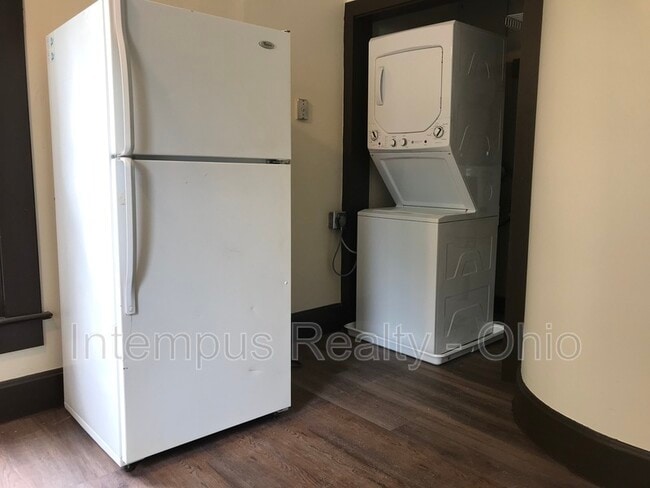 Building Photo - 236 E William St