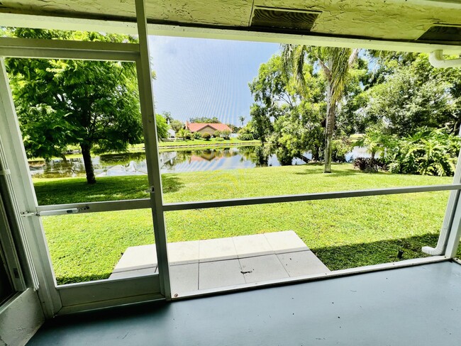 Building Photo - 2485 Stonegate Dr