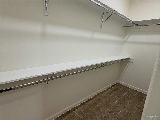 Building Photo - 1302 Rosewood Ln