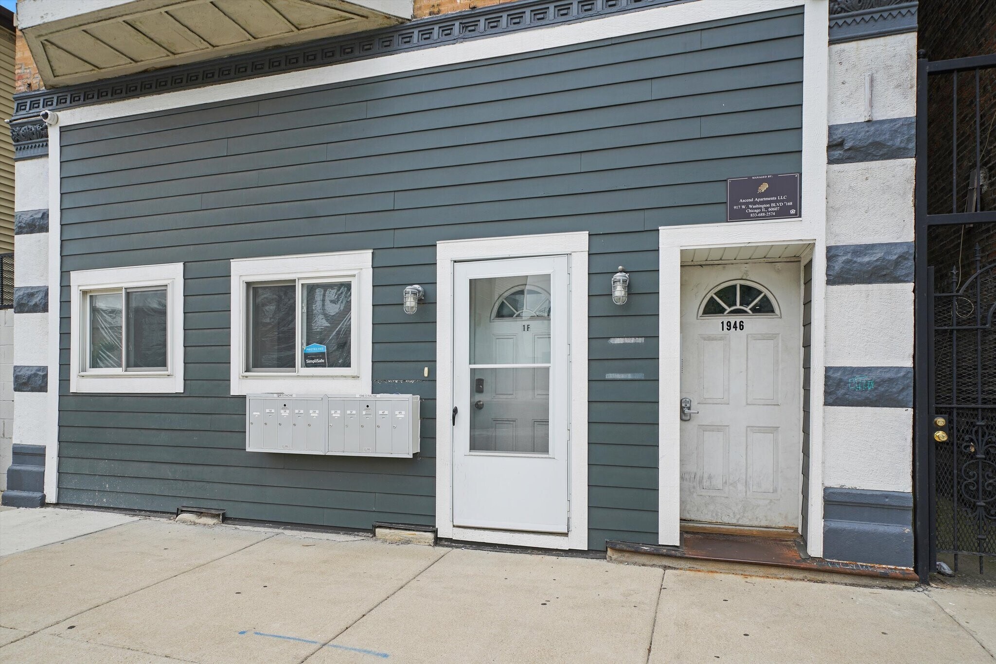 Building Photo - 1946 S Racine Ave