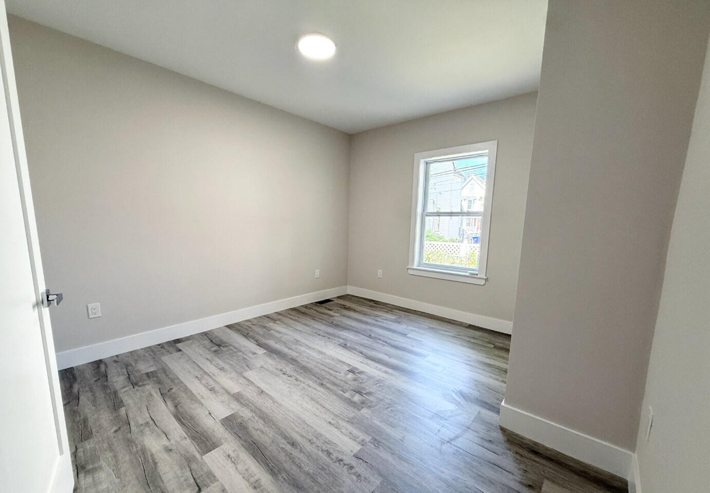 Building Photo - 10 Cawfield St