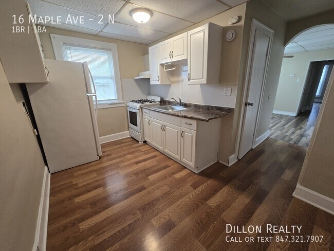 Building Photo - 16 Maple Ave