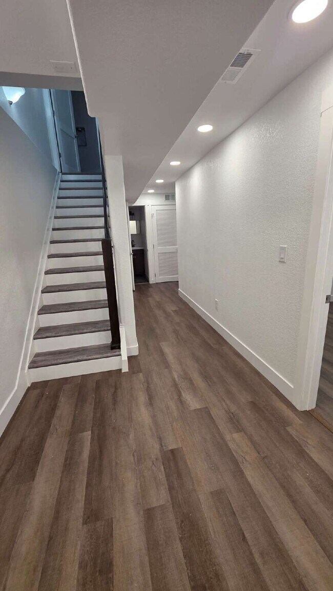 Building Photo - Lorson Ranch 5 bedroom Townhouse near military bases