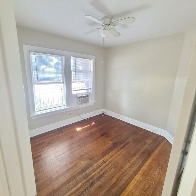 Building Photo - 4414 Woodside St