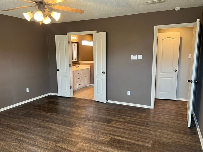 Building Photo - North Pointe Retreat with Backyard Oasis