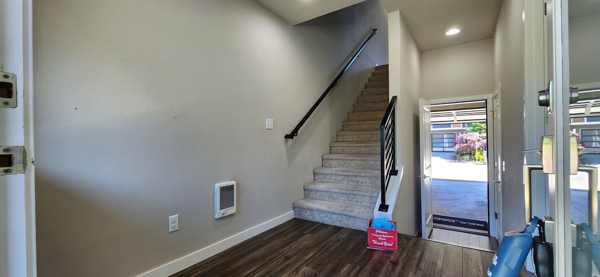Building Photo - 16021 Manor Way