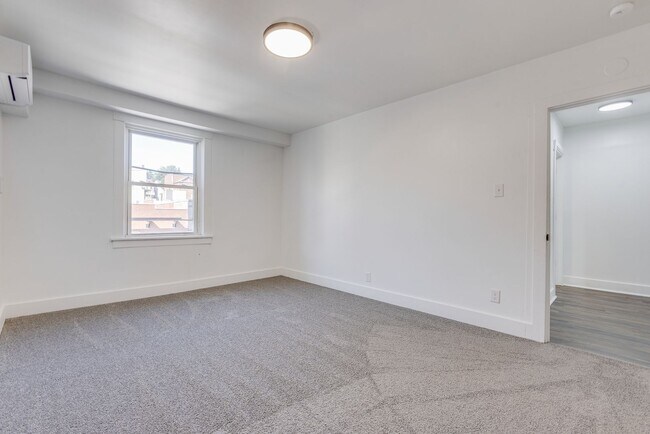 Building Photo - 826 E Warrington Ave