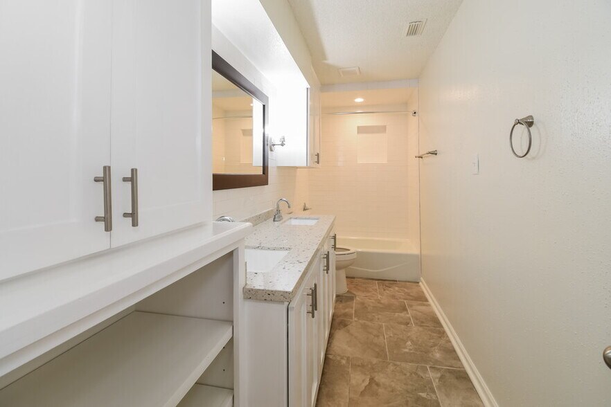 Building Photo - 3824 Evergreen Dr