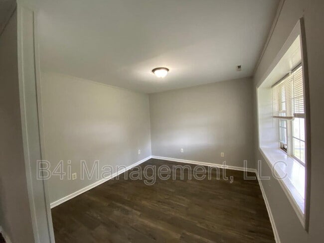 Primary Photo - 406 Hill St