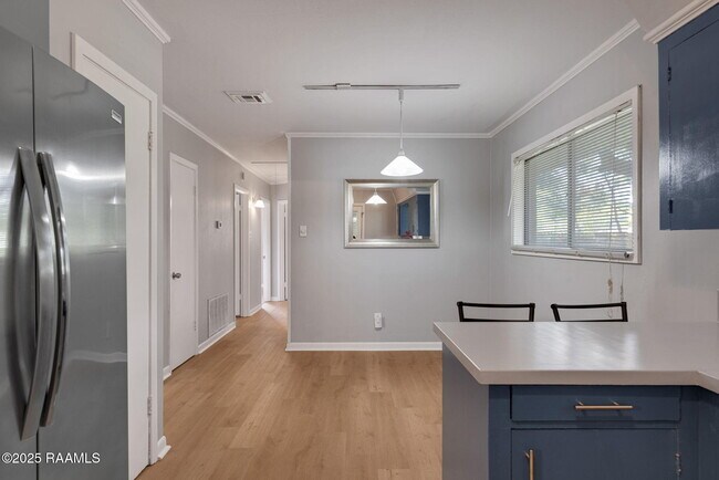 Building Photo - 408 Alice Dr