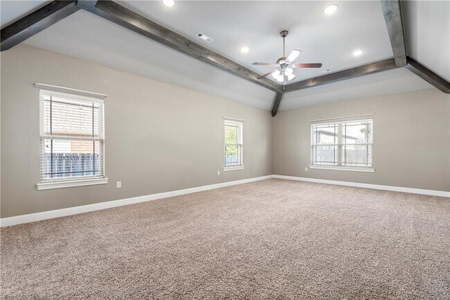 Building Photo - 4402 SW Alfalfa Ave