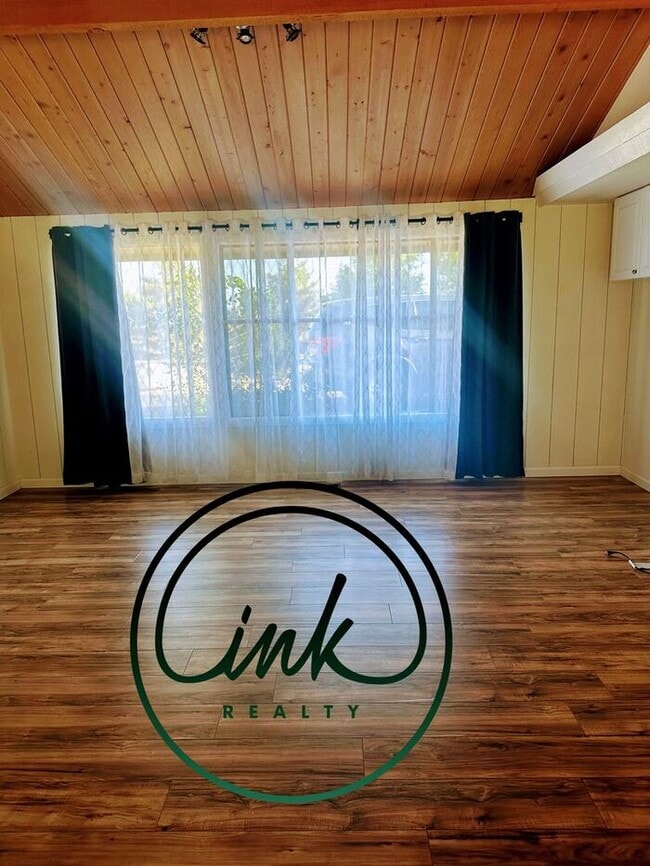 Building Photo - Spacious Corner Lot near Foothills