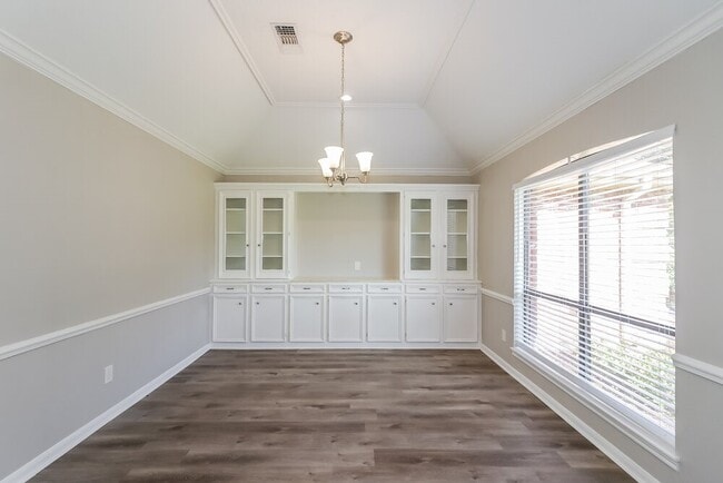 Building Photo - 928 Victoria Dr