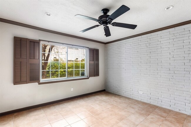 Building Photo - 2744 Briarhurst Dr