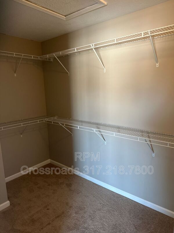 Building Photo - 9042 Mercer Dr