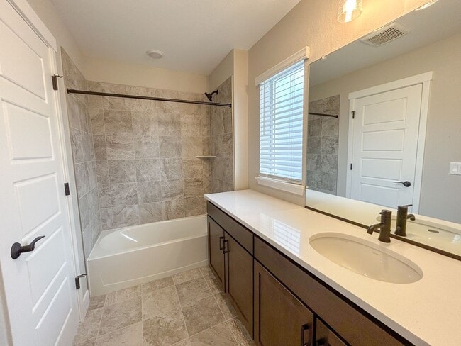 Building Photo - Brookfield Home Available in North Central...