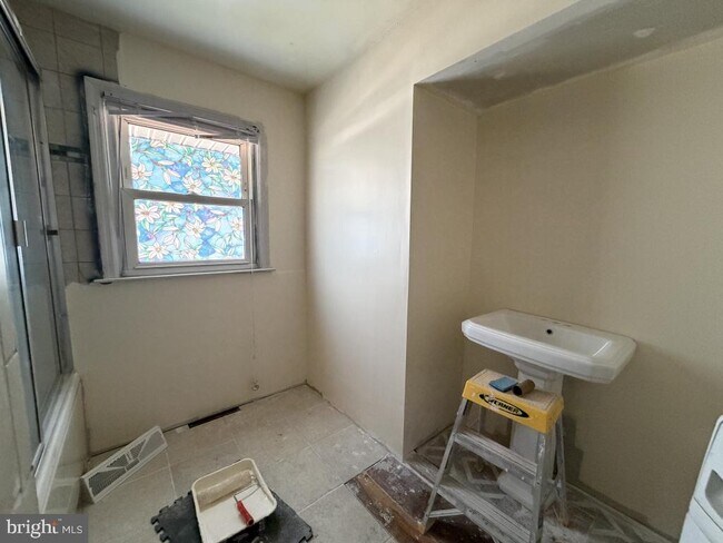 Building Photo - 322 W Nicholson Rd
