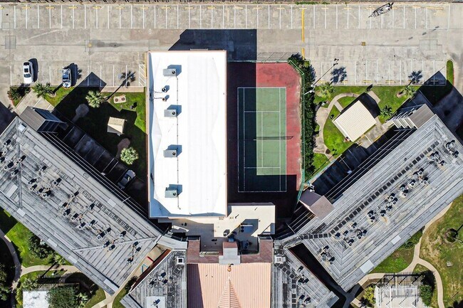 Building Photo - 6300 Seawall Blvd