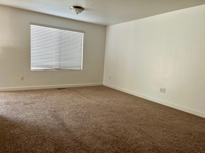 Building Photo - 431 S Fox Chase Ln