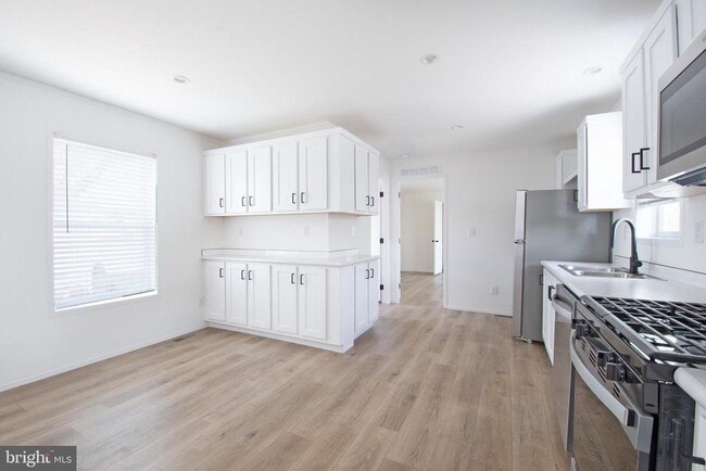 Building Photo - 161 Carnation Dr