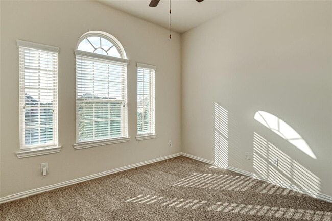 Building Photo - 9915 St Romain Dr