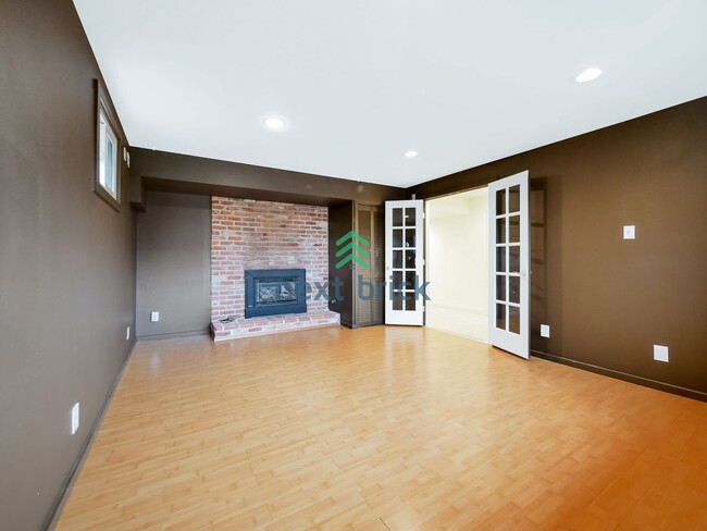 Building Photo - 3 Bed and 3 Bath Beacon Hill Single-family...